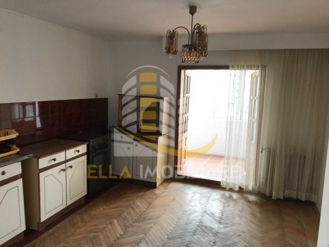 Zona Piata Mare, Botosani, Botosani, Romania, 3 Bedrooms Bedrooms, 4 Rooms Rooms,1 BathroomBathrooms,Apartament 4+ camere,De vanzare,4,3834