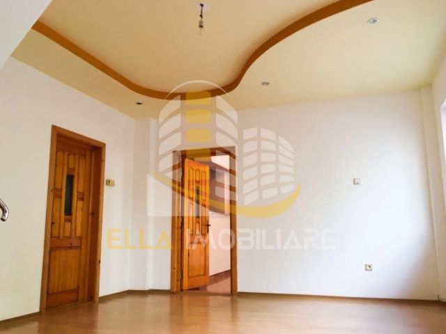 Zona Primaverii,Botosani,Botosani,Romania,4 Bedrooms Bedrooms,5 Rooms Rooms,2 BathroomsBathrooms,Casa / vila,1265